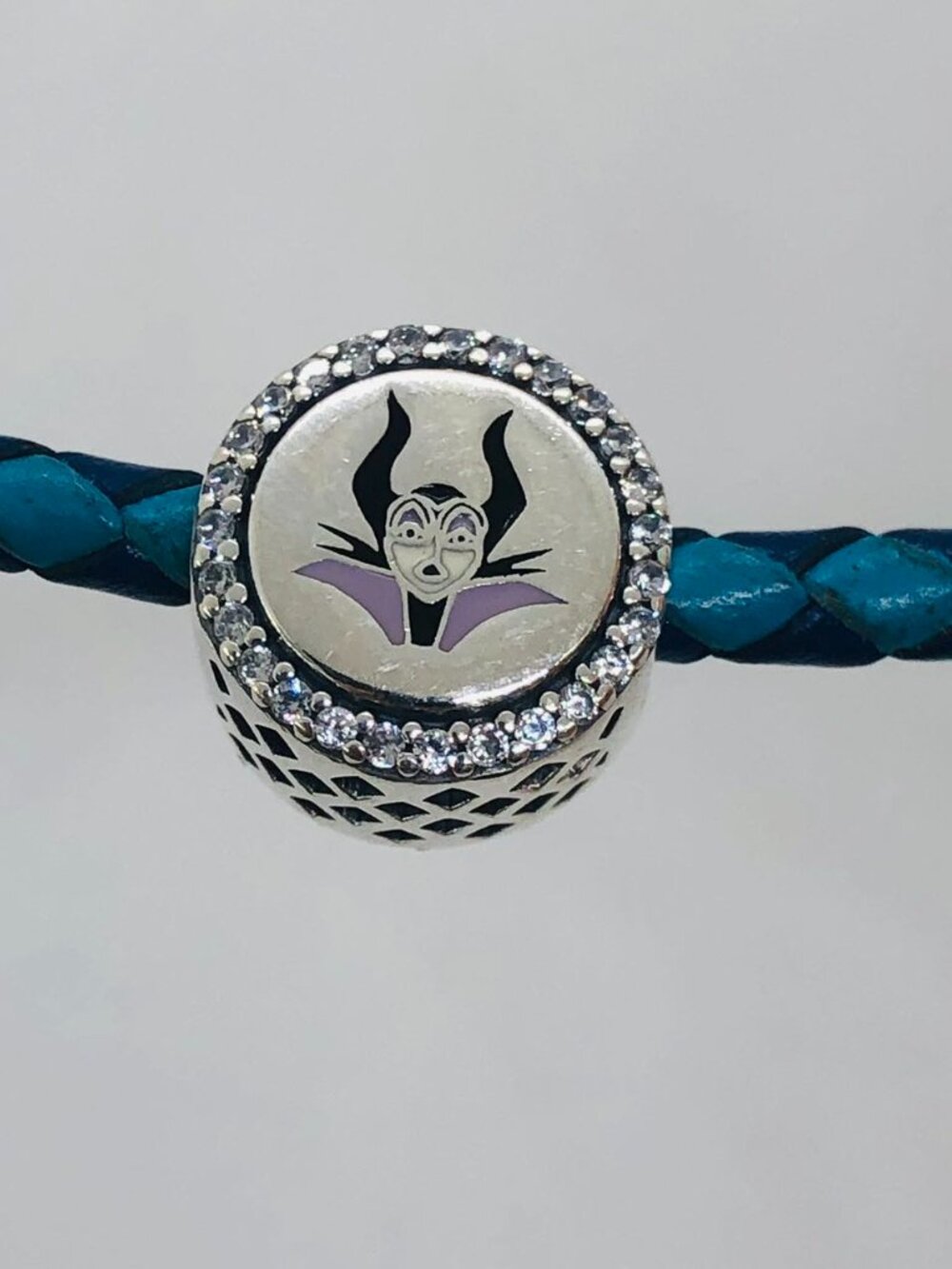 ✨✨Pandora Disney Mistress of all Evi Charm